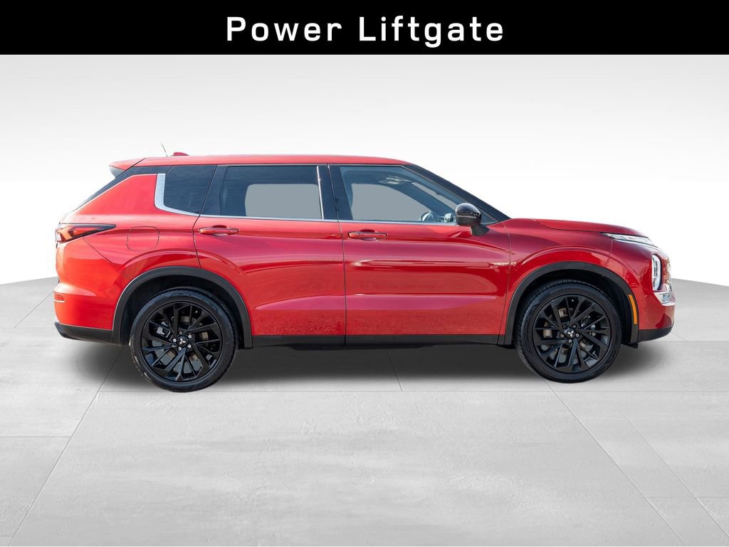 Used 2023 Mitsubishi Outlander SE Black Edition image 8