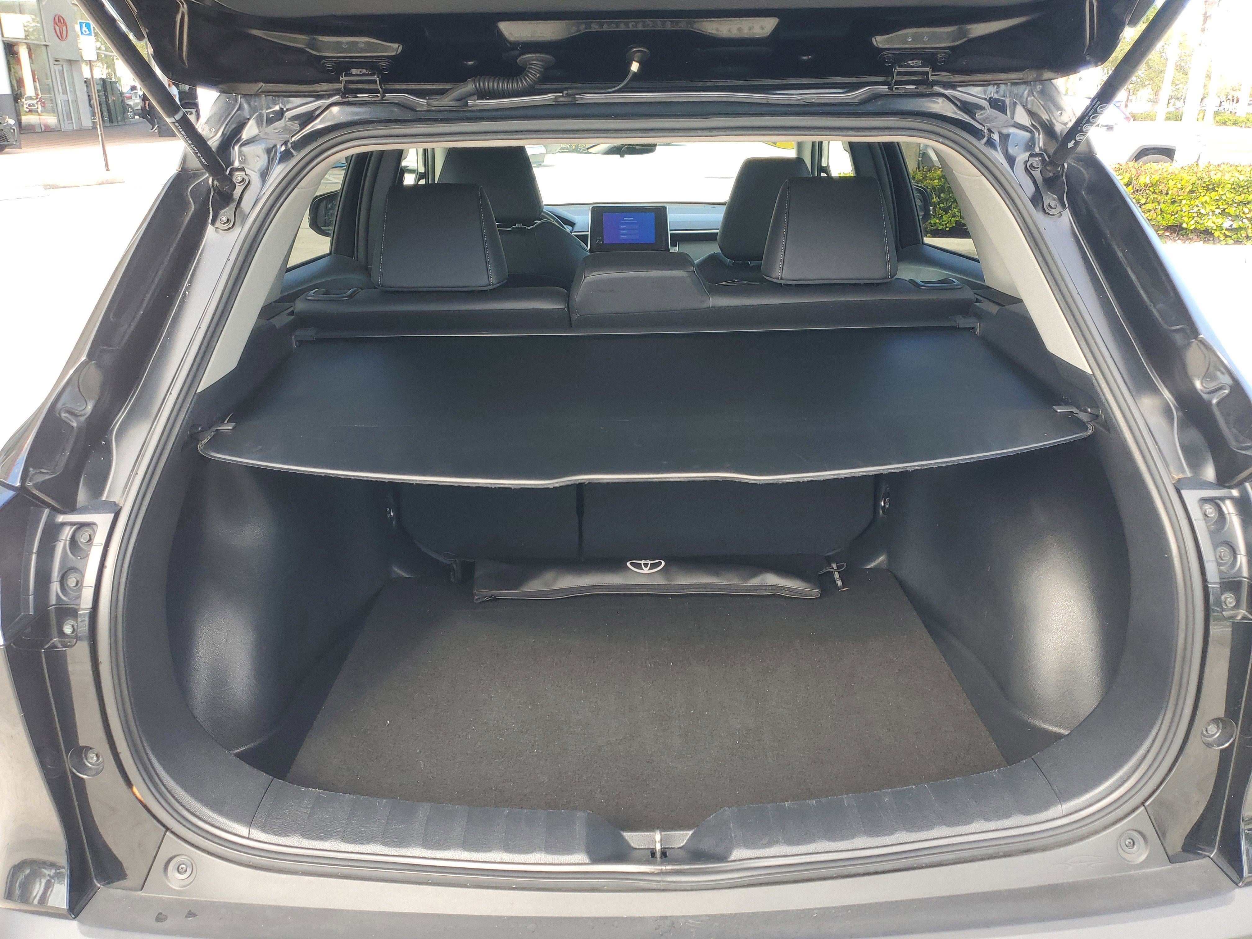 Used 2024 Toyota Corolla Cross XLE image 9