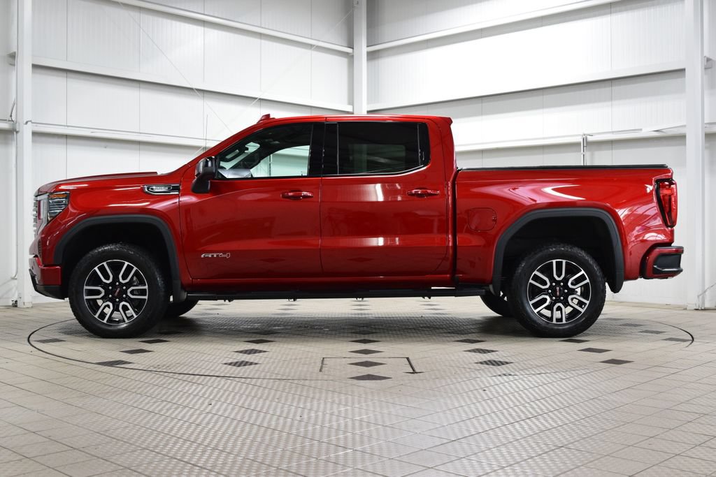 Used 2025 GMC Sierra 1500 AT4 w/ AT4 Premium Package AWD/4WD image 4