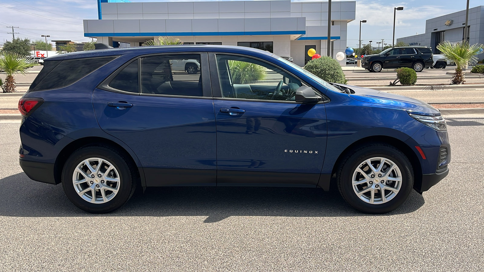 Used 2022 Chevrolet Equinox LS w/ LS Convenience Package AWD/4WD image 9