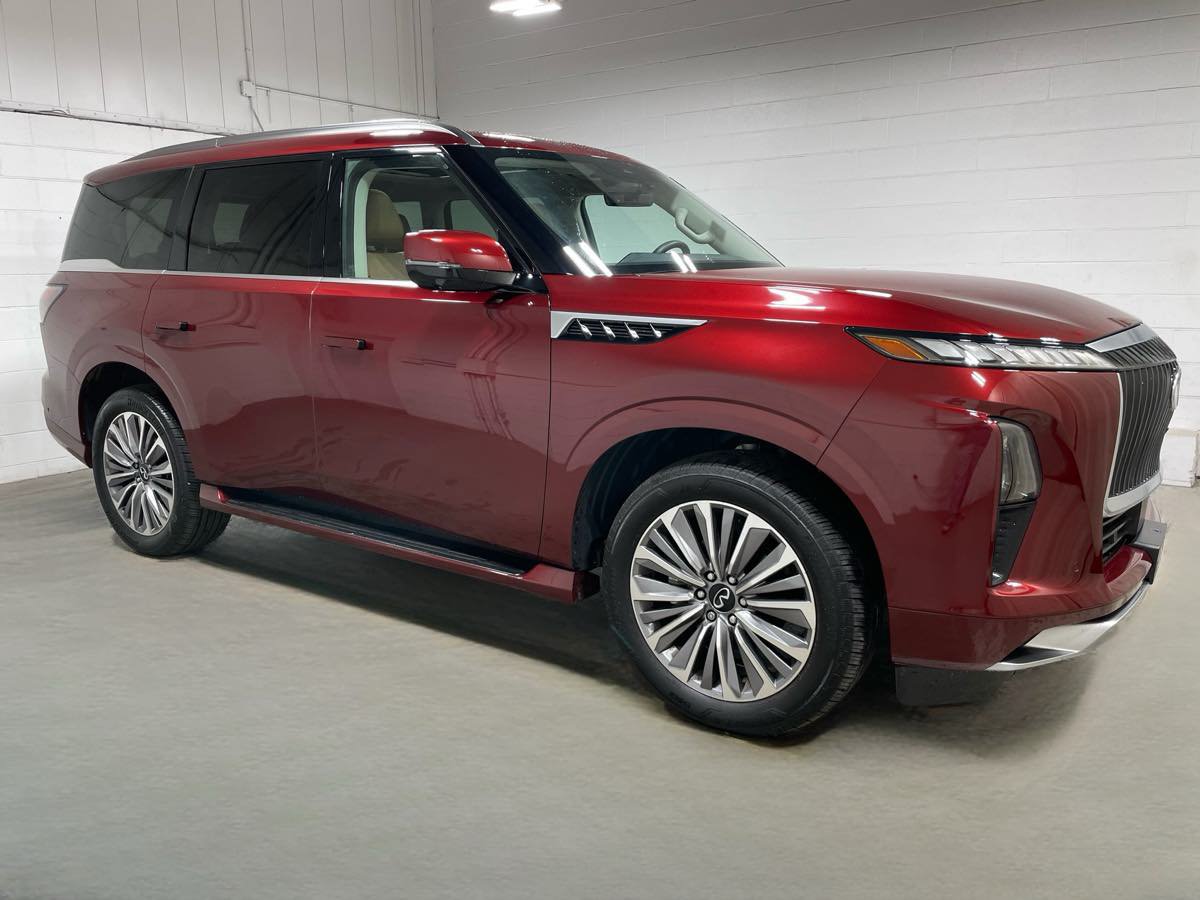 Used 2025 INFINITI QX80 Luxe AWD/4WD image 3