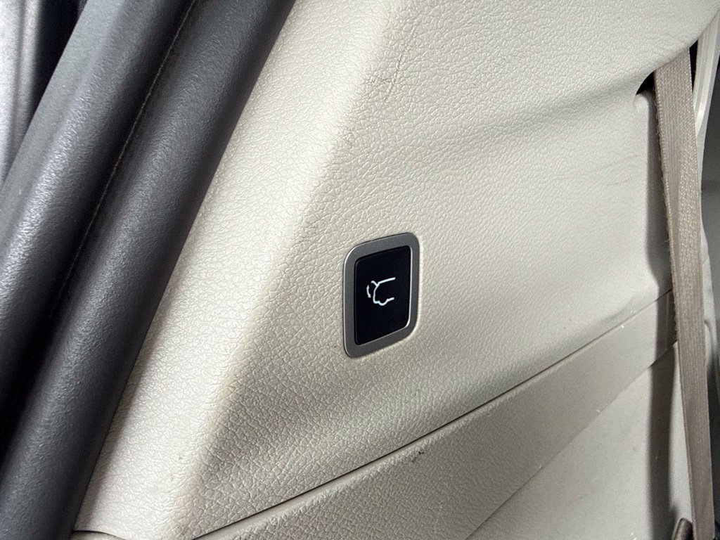 Used 2020 Chrysler Voyager Lxi FWD image 14