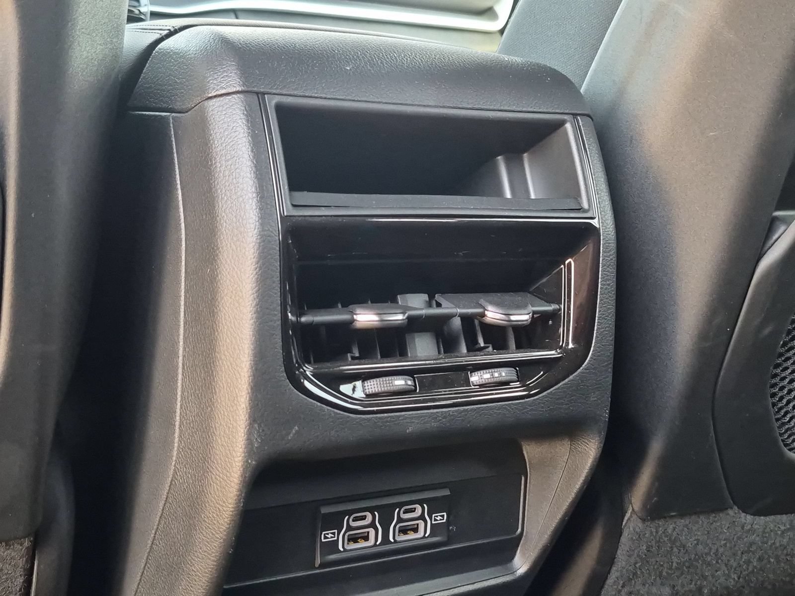 Used 2025 Jeep Grand Cherokee Laredo RWD image 23