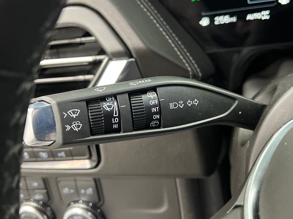 Used 2025 GMC Yukon Denali AWD/4WD image 57