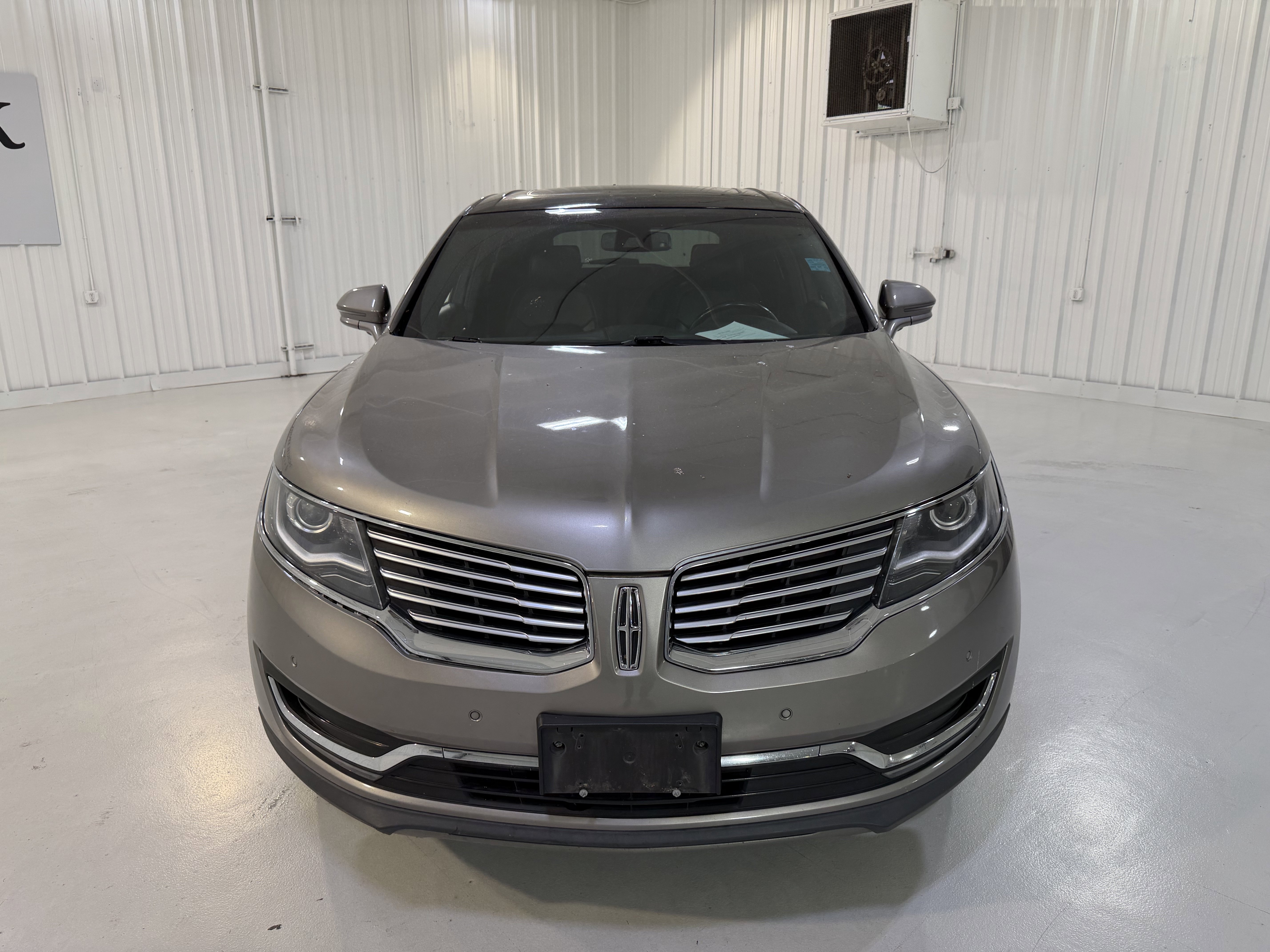 Used 2017 Lincoln MKX Reserve w/ Driver Assistance Package image 5