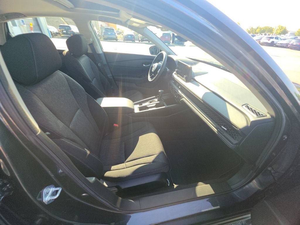 Used 2025 Honda Accord SE image 31