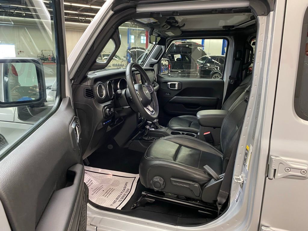Used 2023 Jeep Wrangler Unlimited Sahara AWD/4WD image 27