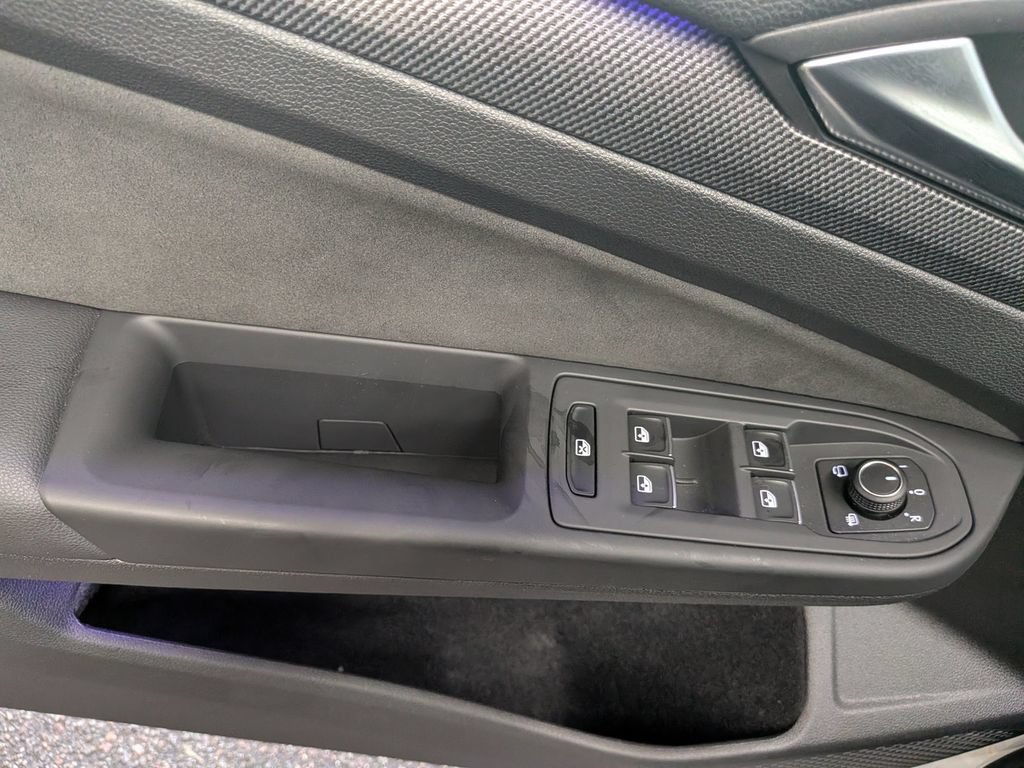 Used 2026 Volkswagen GTI SE FWD image 9