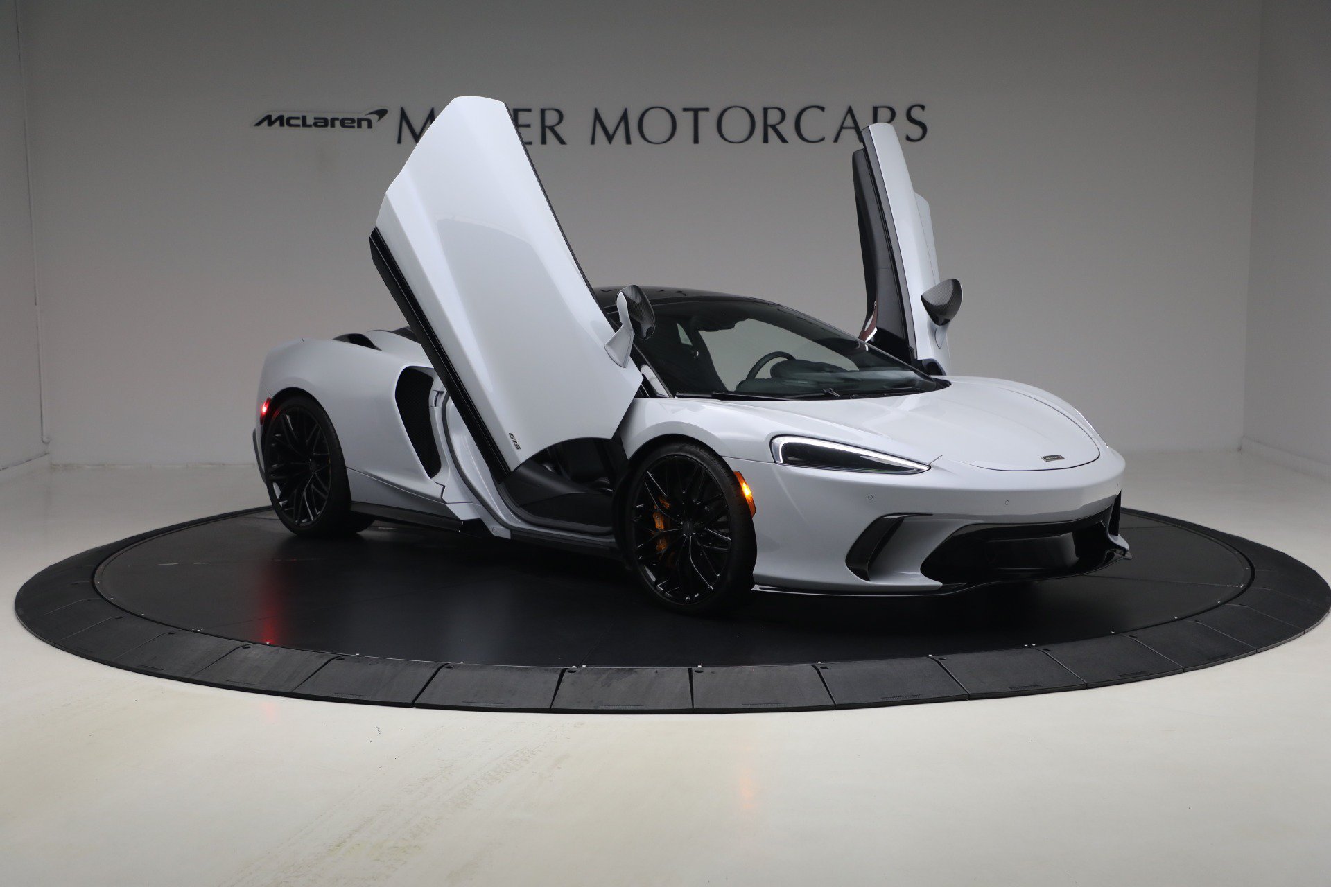 Used 2025 McLaren GTS RWD image 18