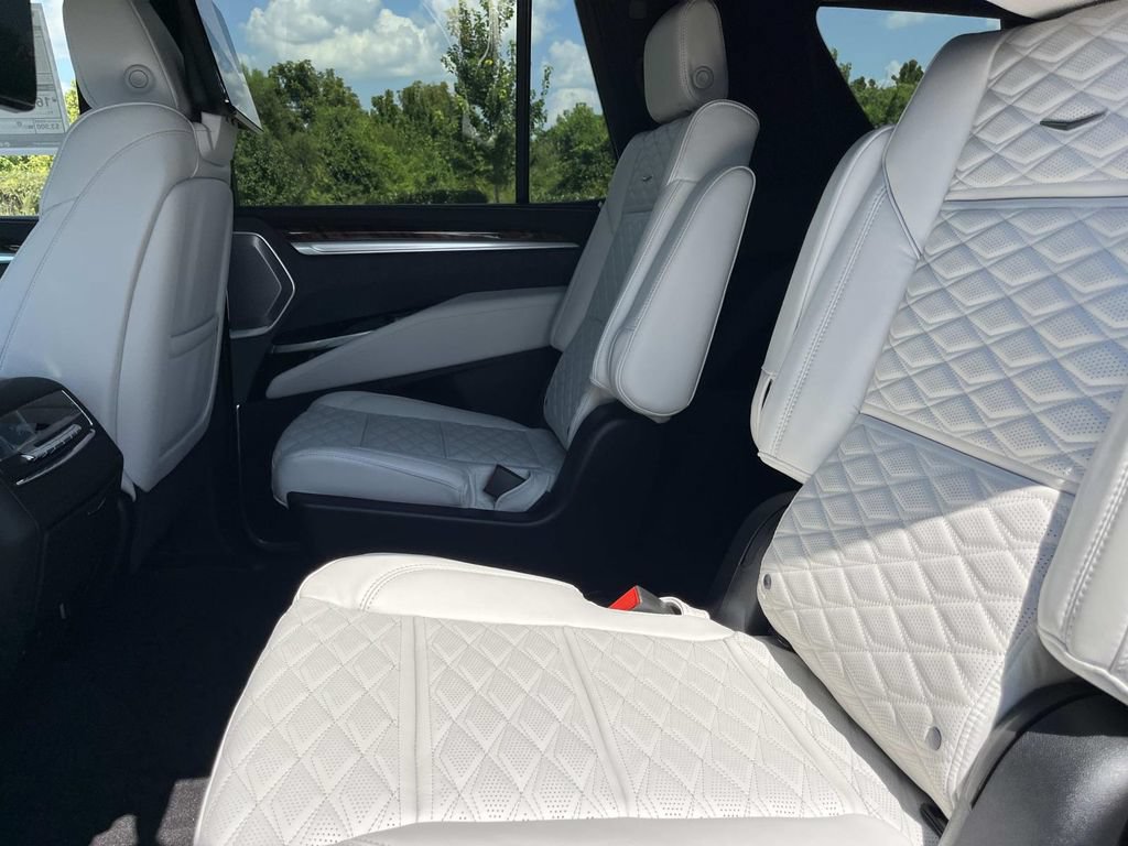 New 2026 Cadillac Escalade Platinum Sport w/ LPO, ONYX Package AWD/4WD image 20