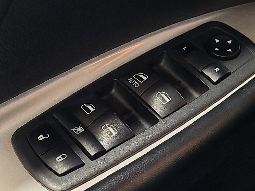 Used 2019 Dodge Journey SE FWD image 27