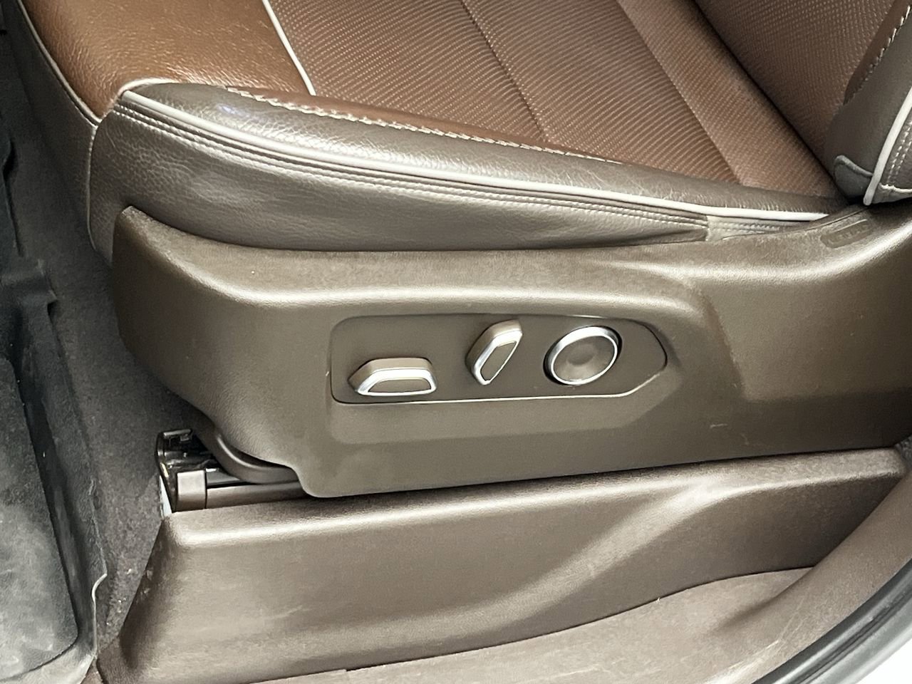 Used 2024 GMC Sierra 1500 Denali AWD/4WD image 12
