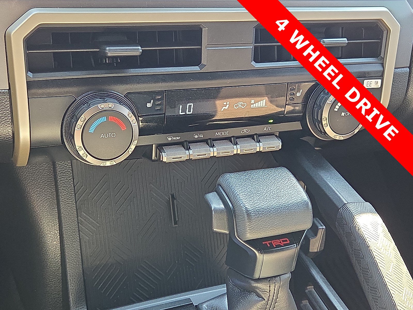 Used 2025 Toyota Tacoma TRD Sport AWD/4WD image 19