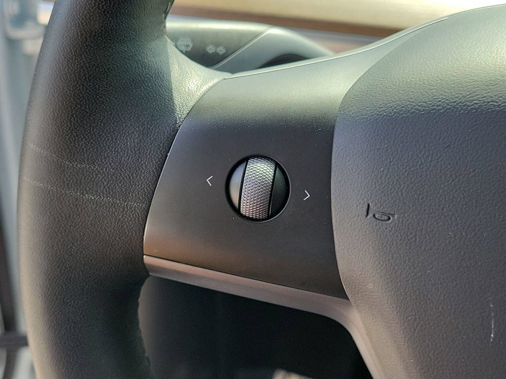 Used 2022 Tesla Model Y Performance AWD/4WD image 34