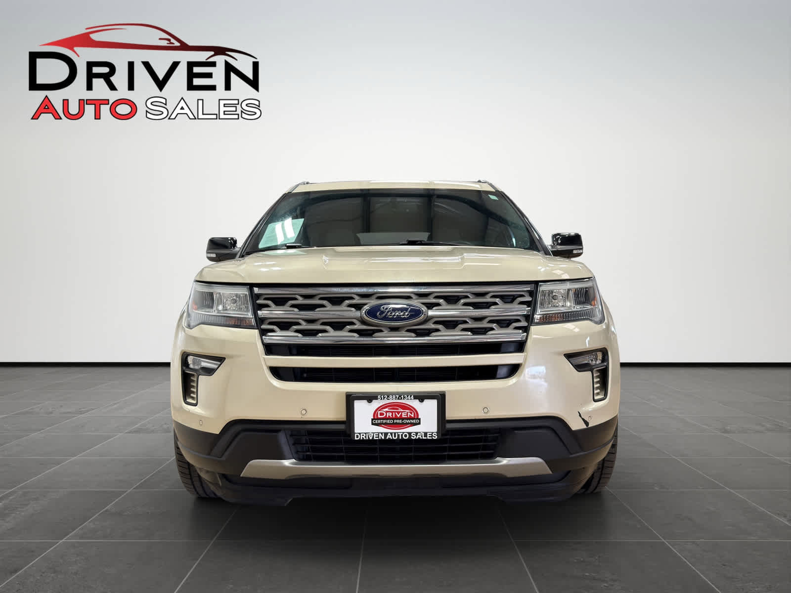 Used 2018 Ford Explorer XLT w/ Equipment Group 202A image 7