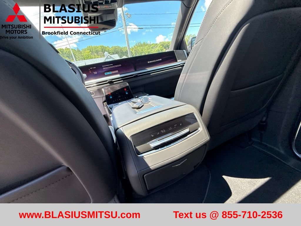Used 2026 Cadillac Escalade Luxury AWD/4WD image 45