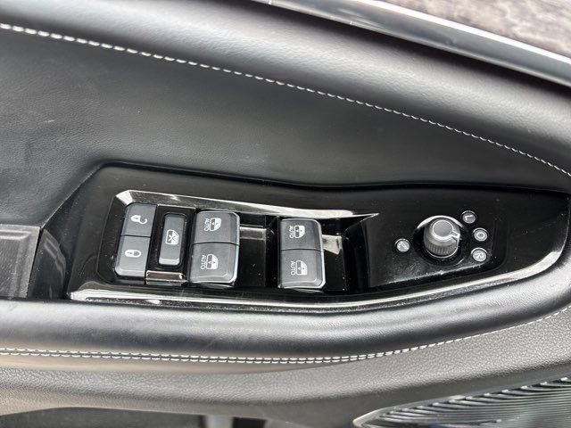 Used 2022 Jeep Grand Cherokee L Overland w/ Luxury Tech Group IV AWD/4WD image 24
