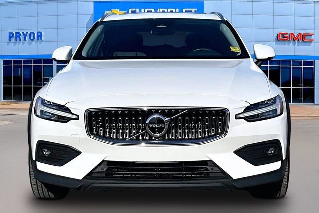 Used 2025 Volvo V60 B5 Cross Country Plus image 2