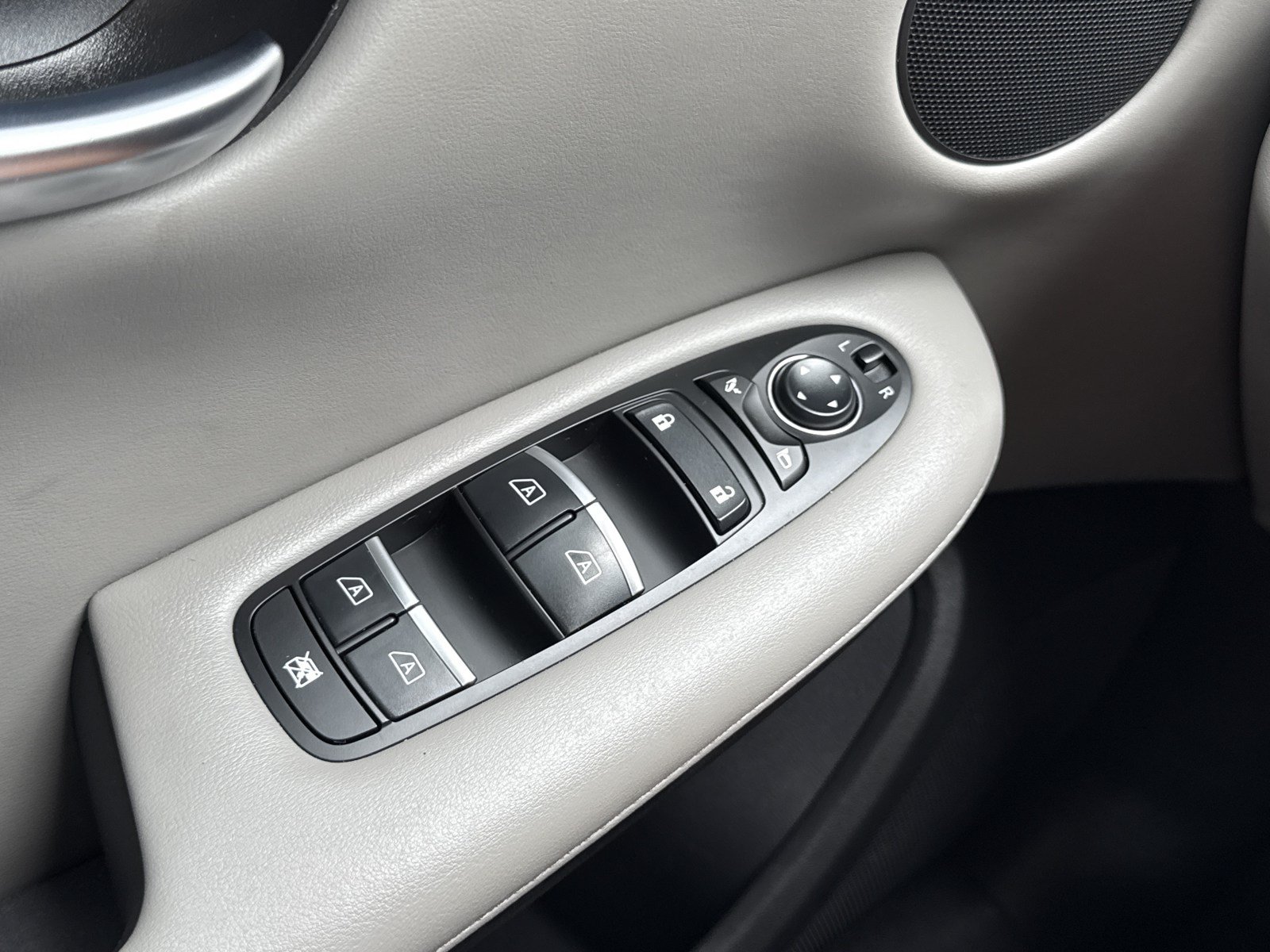 Used 2023 INFINITI QX50 Luxe FWD image 18