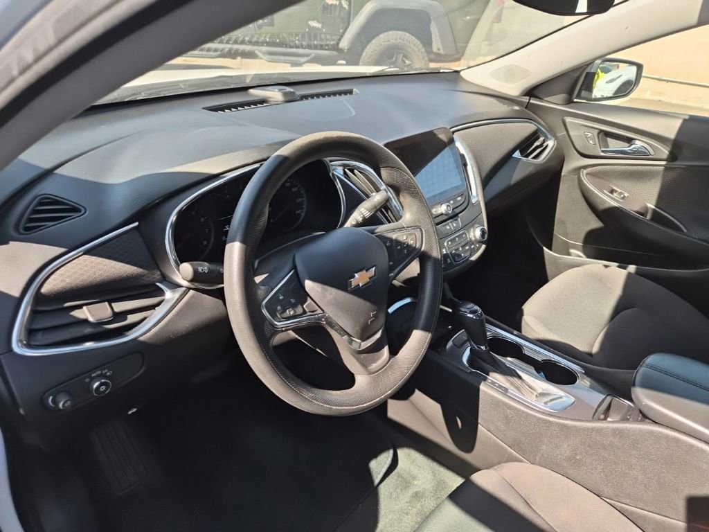 Used 2020 Chevrolet Malibu LT FWD image 17