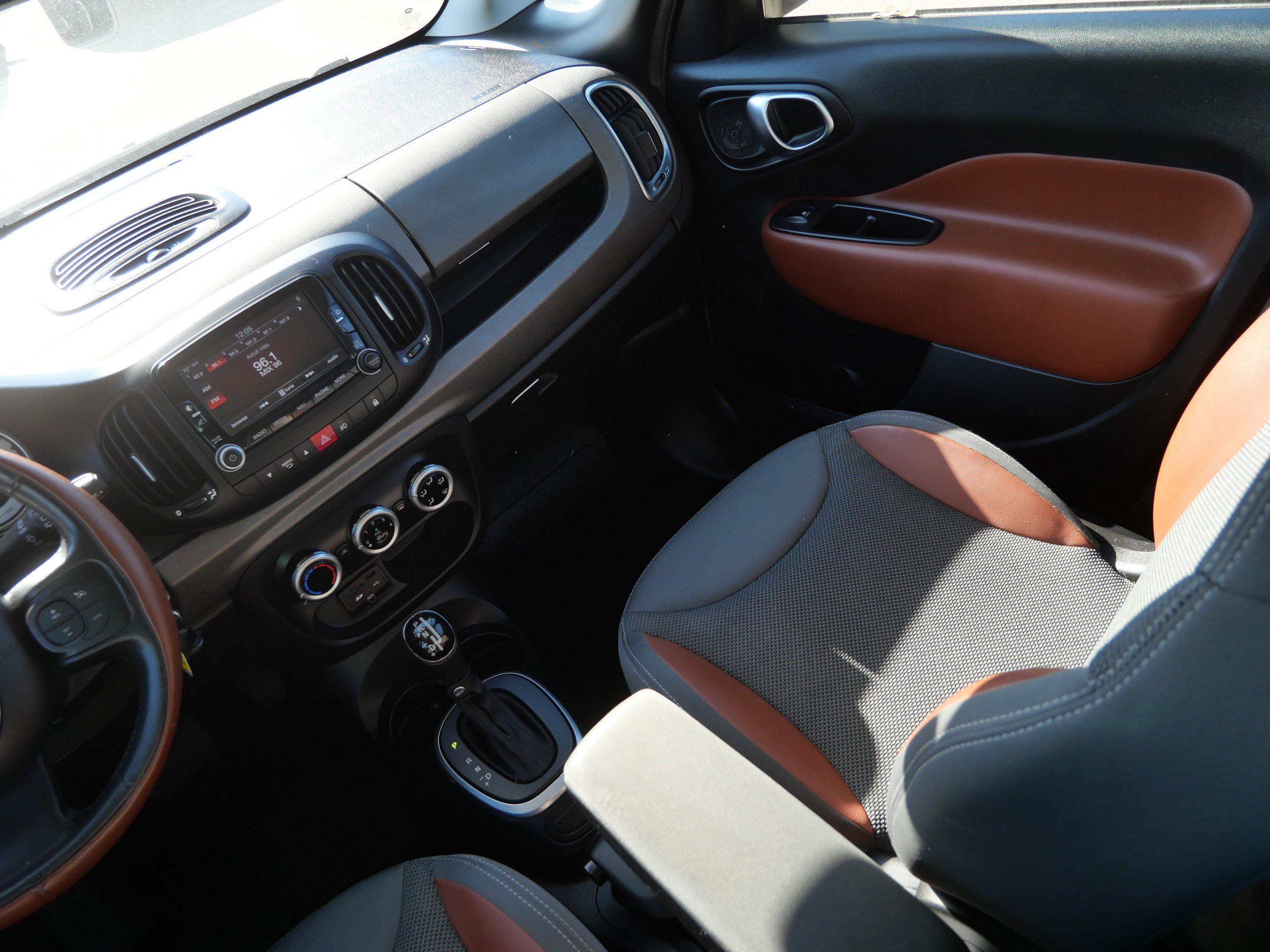 Used 2014 FIAT 500L Trekking FWD image 11