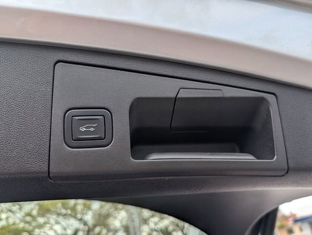 Used 2022 Cadillac XT4 Premium Luxury w/ Enhanced Visibility Package image 21