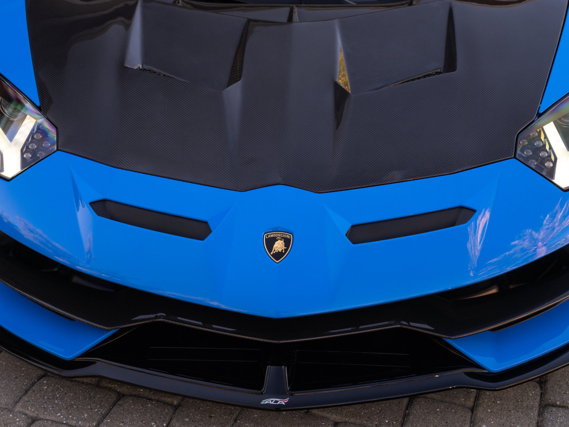 Used 2020 Lamborghini Aventador SVJ AWD/4WD image 10