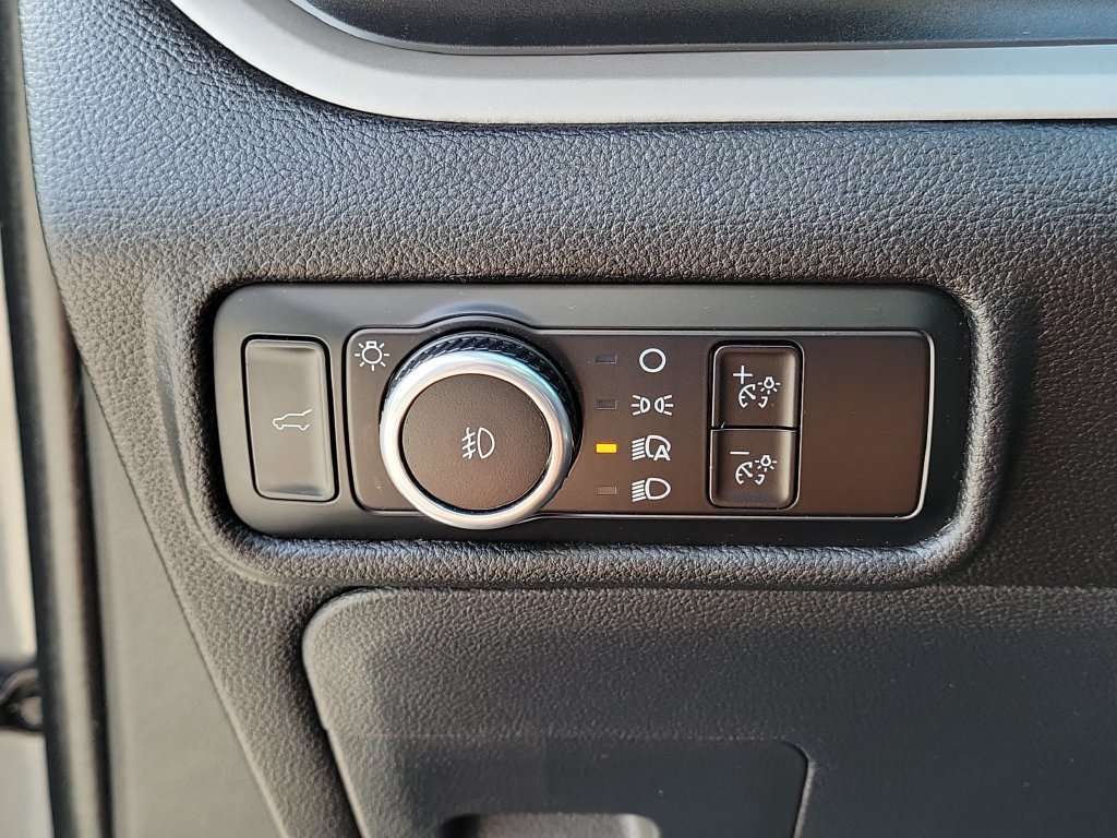 Used 2024 Ford Explorer XLT w/ Equipment Group 202A RWD image 38