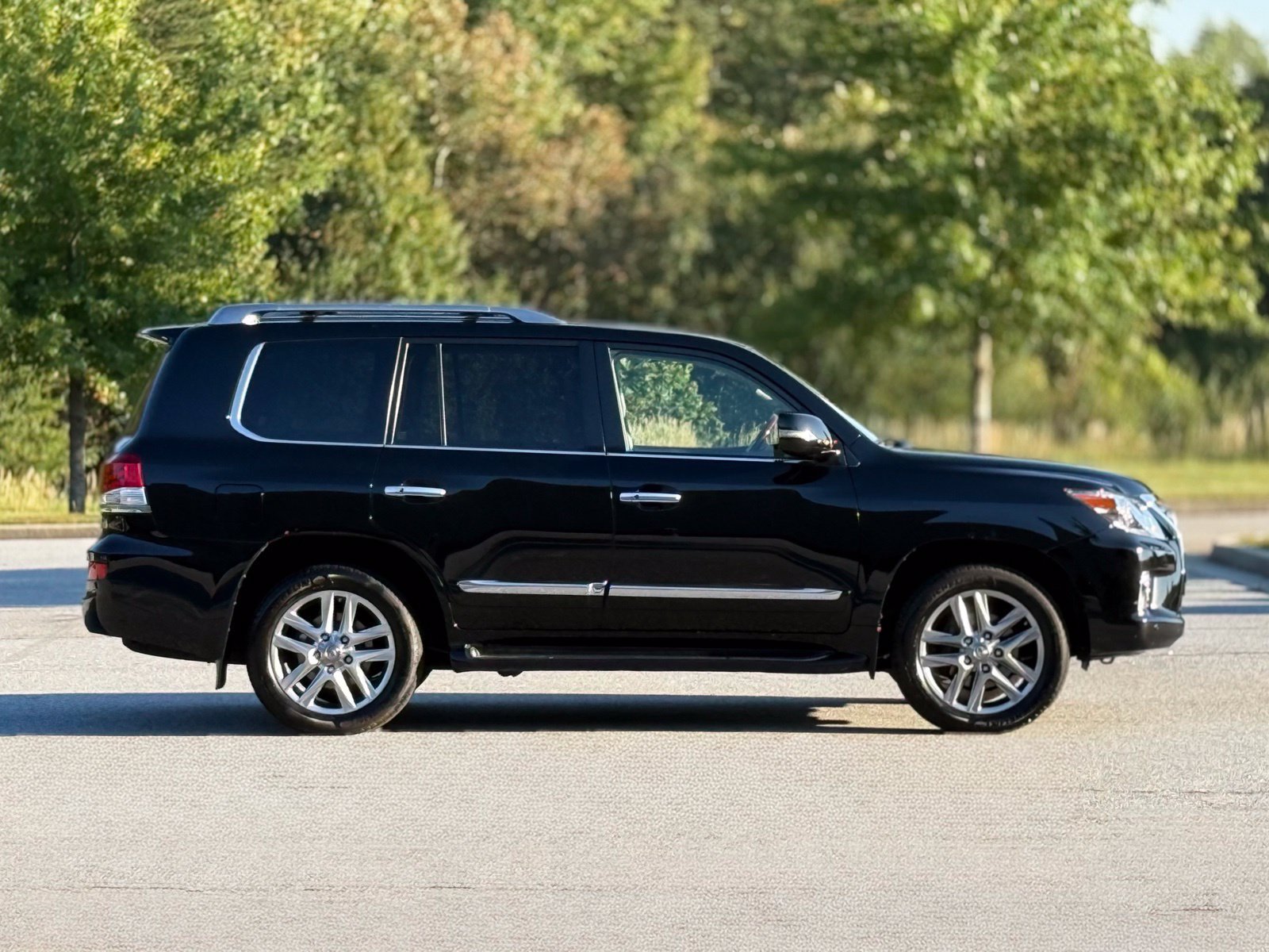 Used 2015 Lexus LX 570 4WD image 12