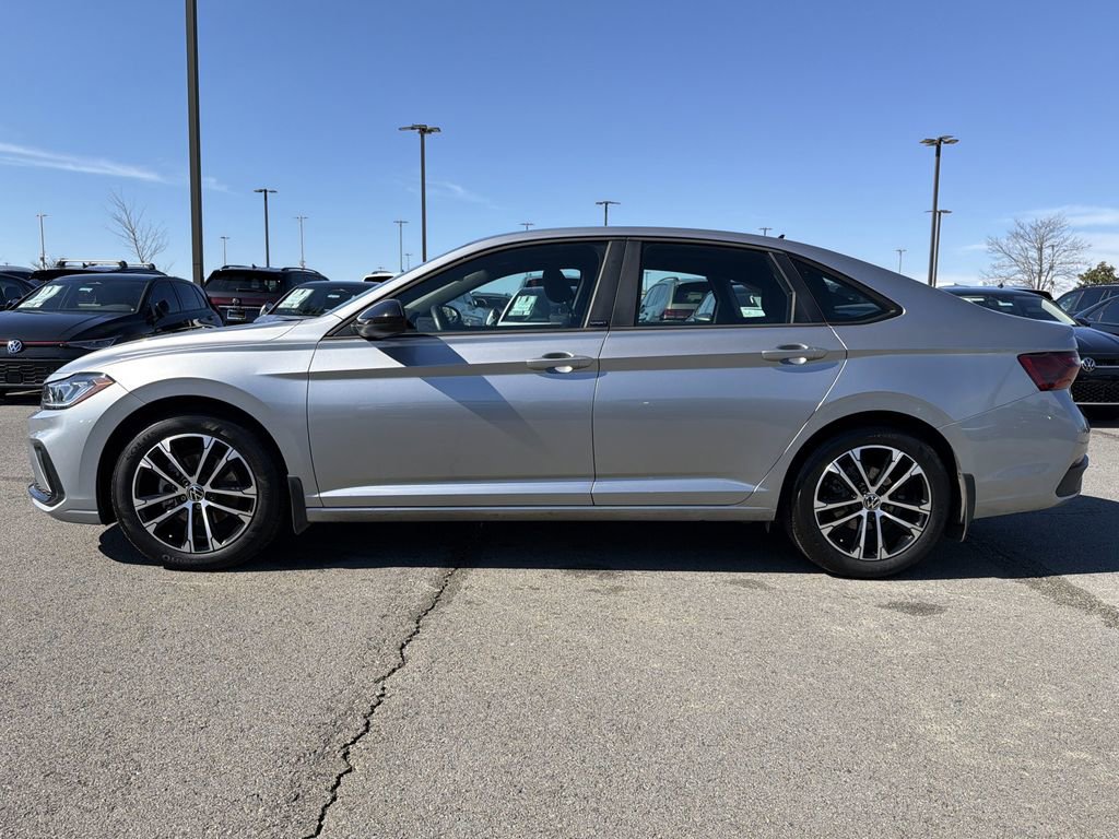 Used 2025 Volkswagen Jetta Sport image 2