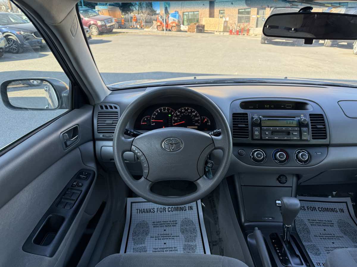 Used 2005 Toyota Camry LE image 14