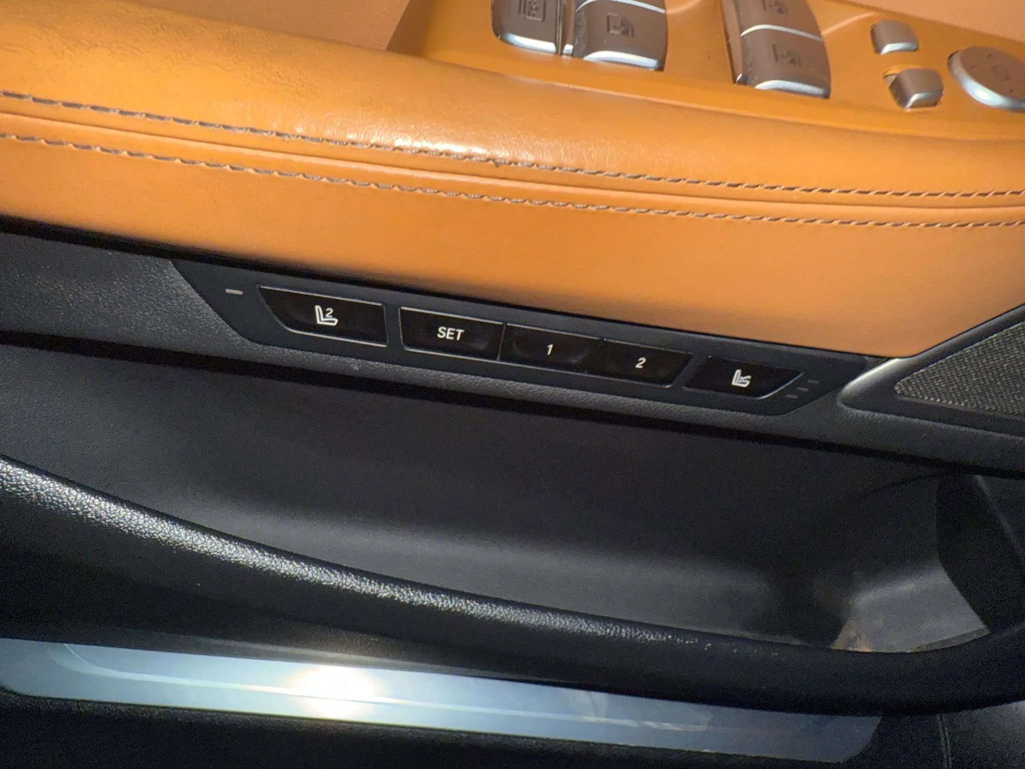 Used 2020 BMW 750i xDrive w/ Executive Package image 36