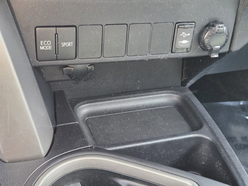 Used 2018 Toyota RAV4 XLE w/ Plus Extra Value Package image 21