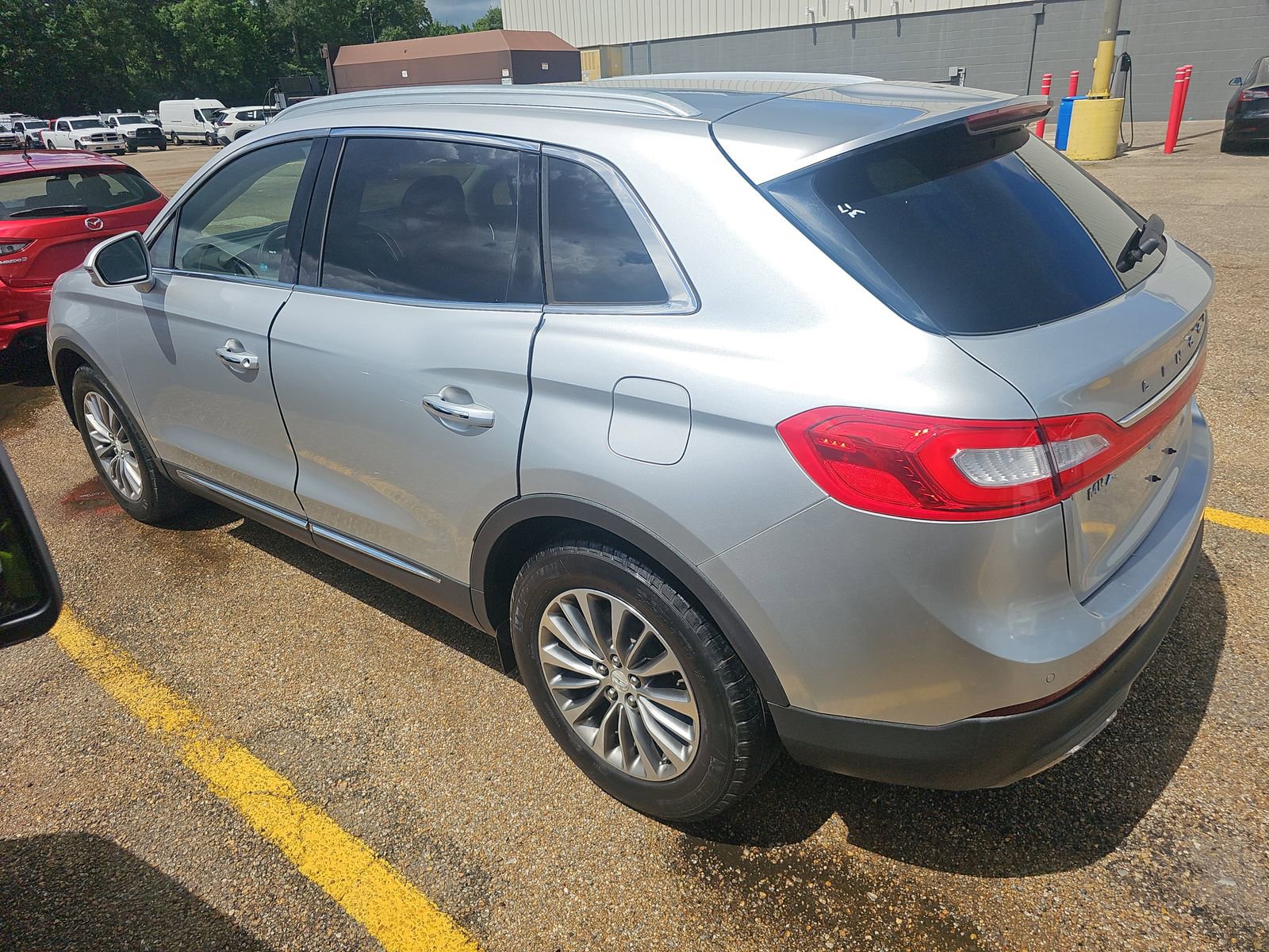 Used 2017 Lincoln MKX Select w/ Select Plus Package FWD image 10