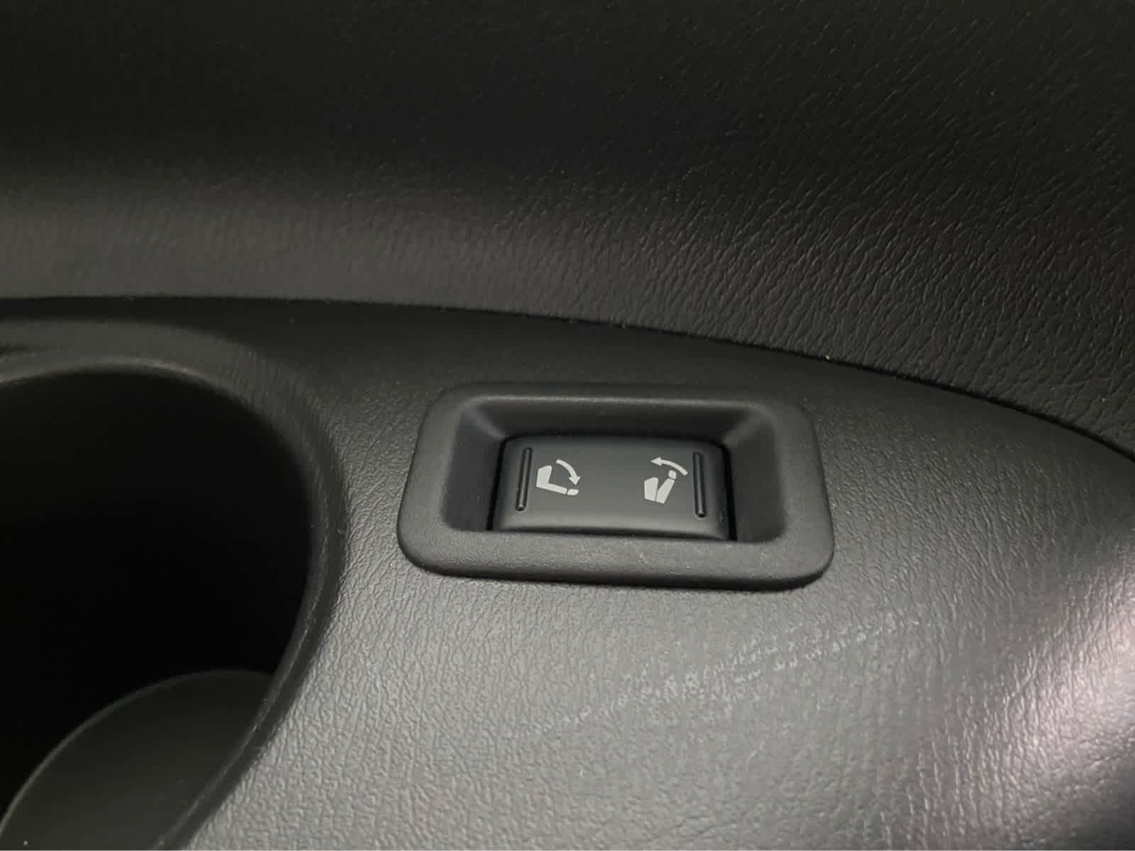 Used 2024 Nissan Armada Platinum w/ Captain's Chairs Package image 19