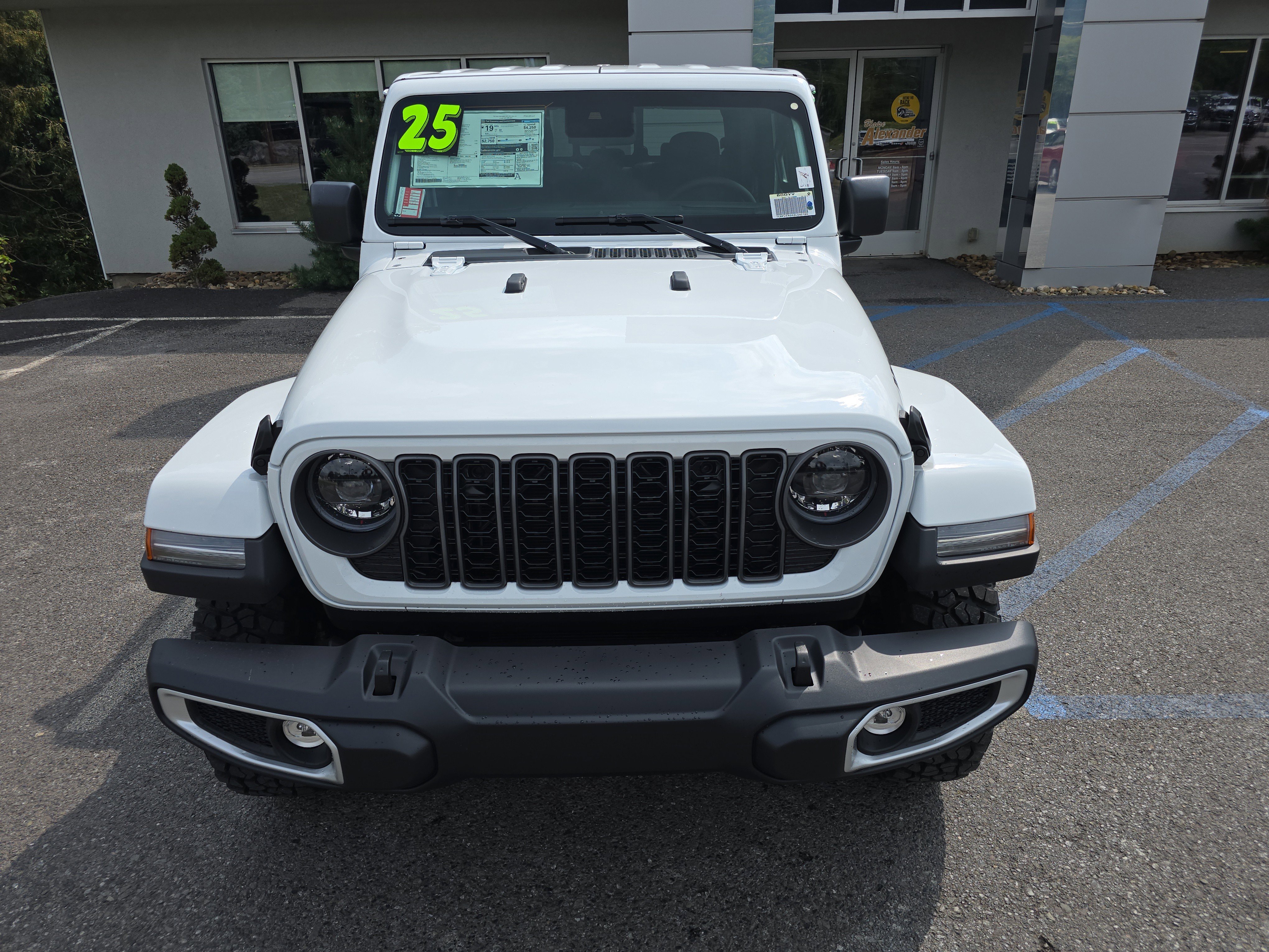 New 2025 Jeep Gladiator Sport image 9