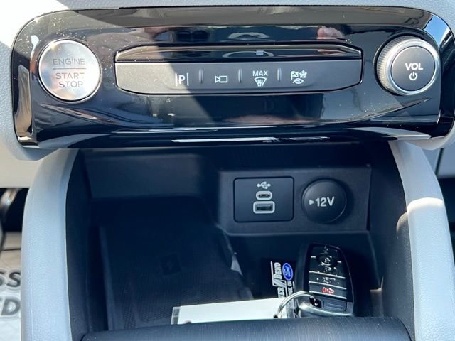 New 2025 Ford Escape SE w/ PHEV Premium Package image 29