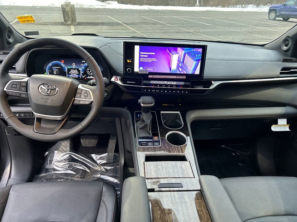 Used 2025 Toyota Sienna Platinum image 21
