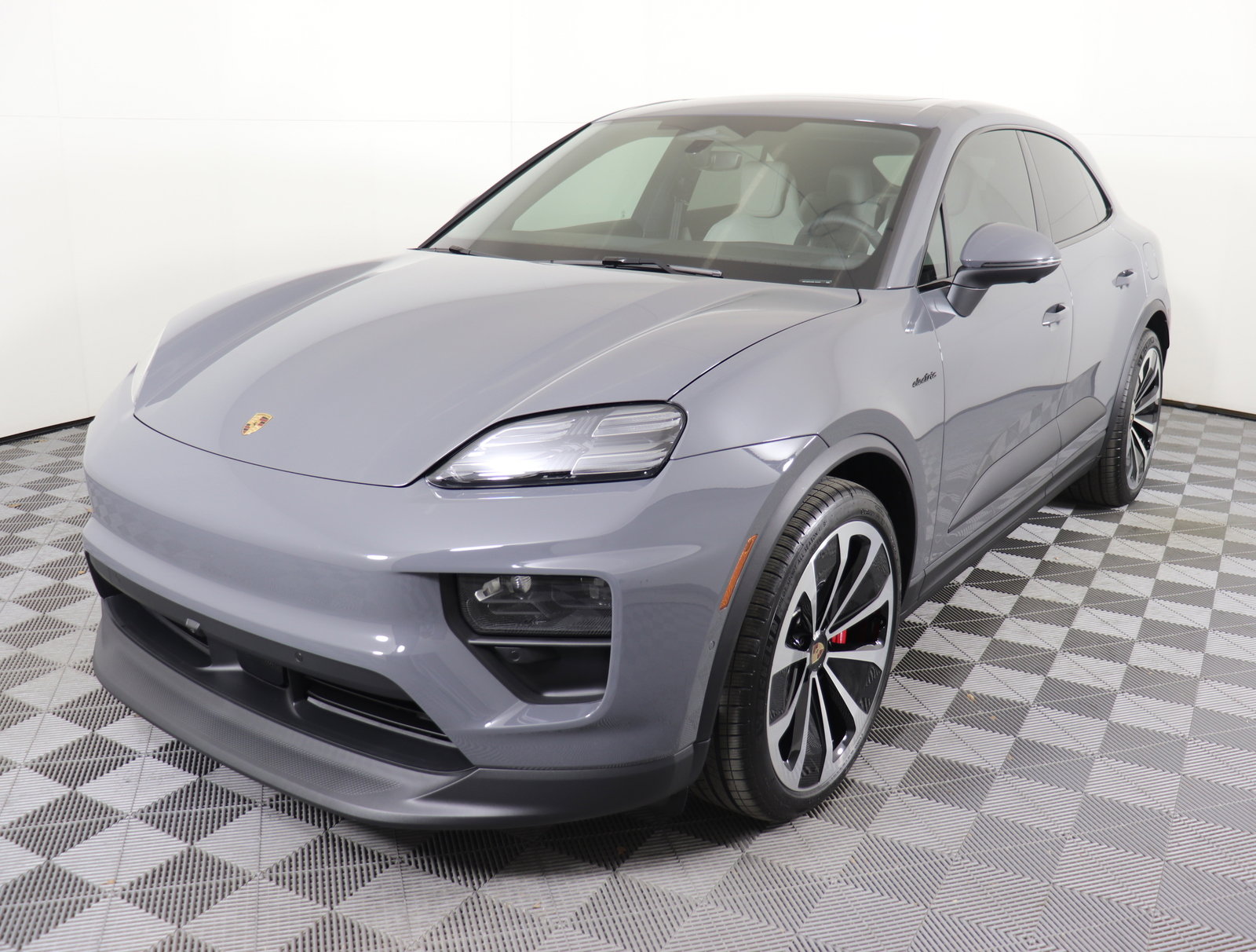 Used 2025 Porsche Macan 4S Electric image 13