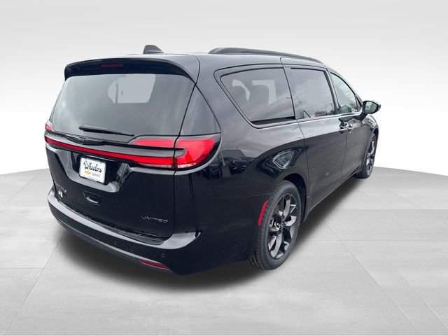 Used 2025 Chrysler Pacifica Limited image 6