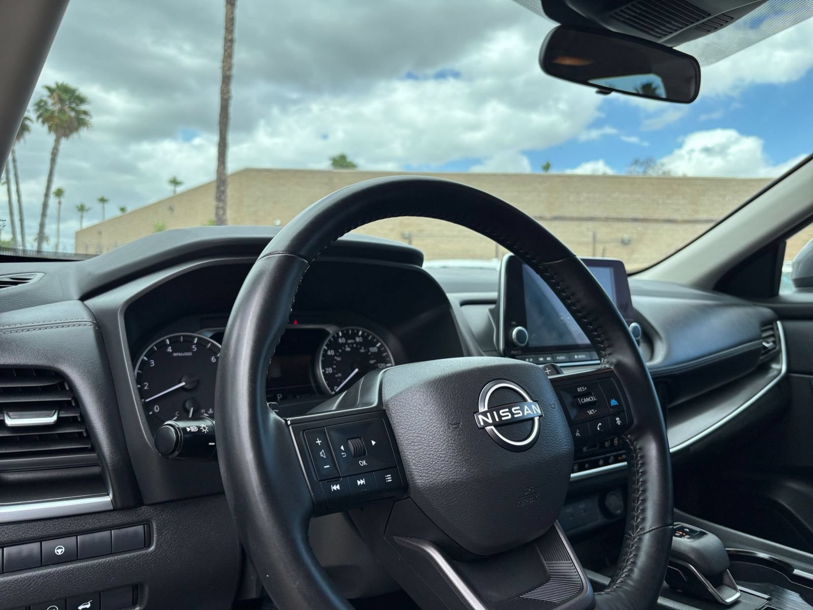 Used 2025 Nissan Rogue SV FWD image 36