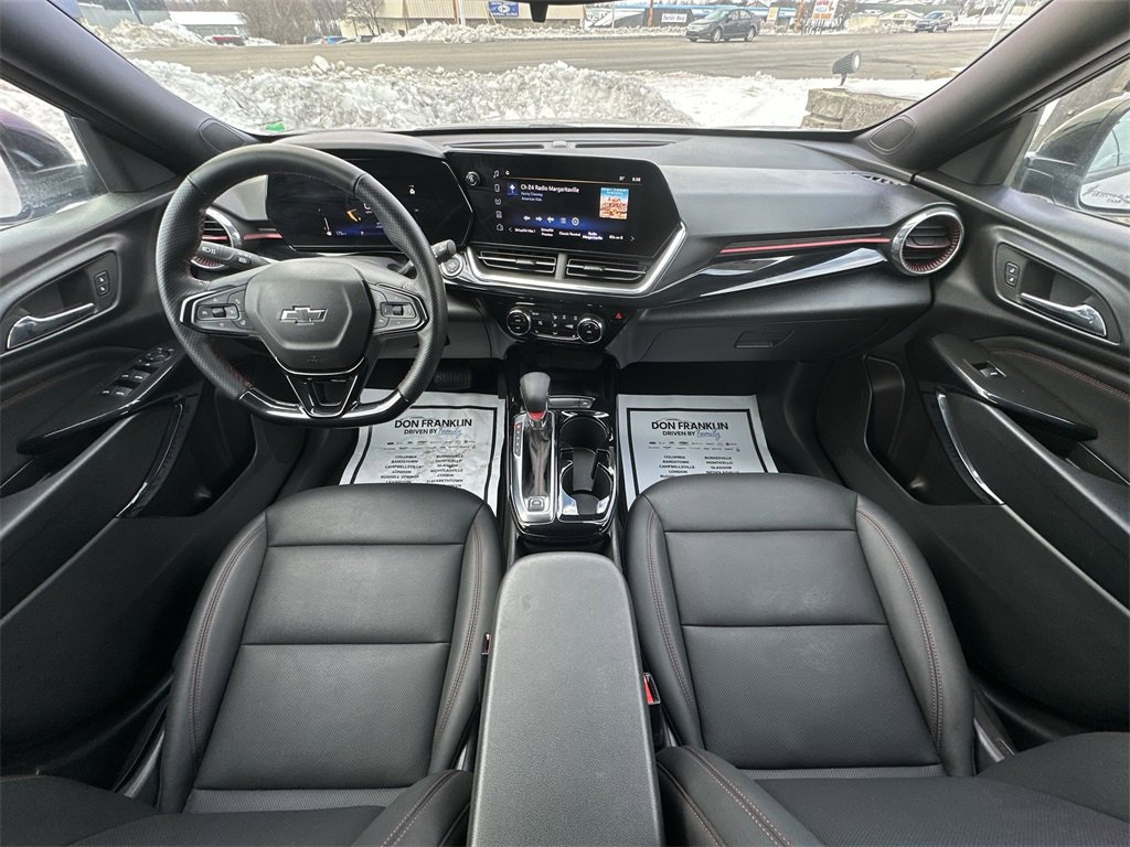 Used 2025 Chevrolet Trax RS w/ Sunroof Package image 20