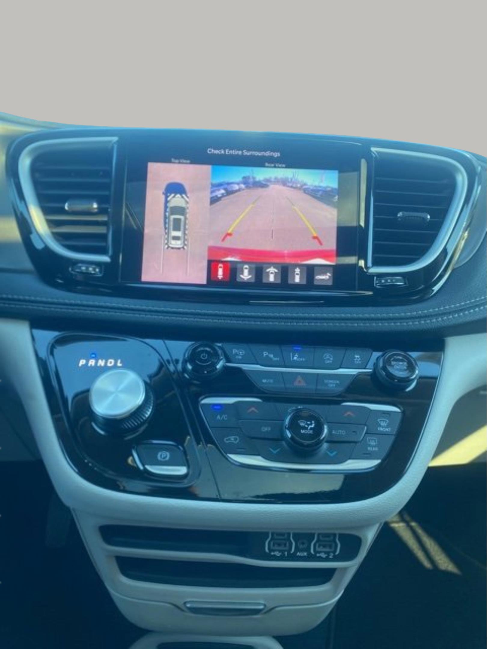 Used 2023 Chrysler Pacifica Touring-L image 24