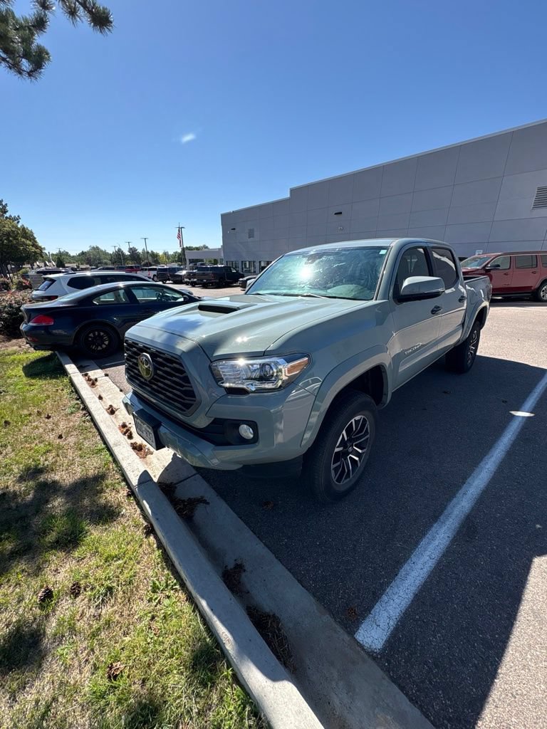 Used 2022 Toyota Tacoma TRD Sport w/ Advanced Technology Package AWD/4WD image 2