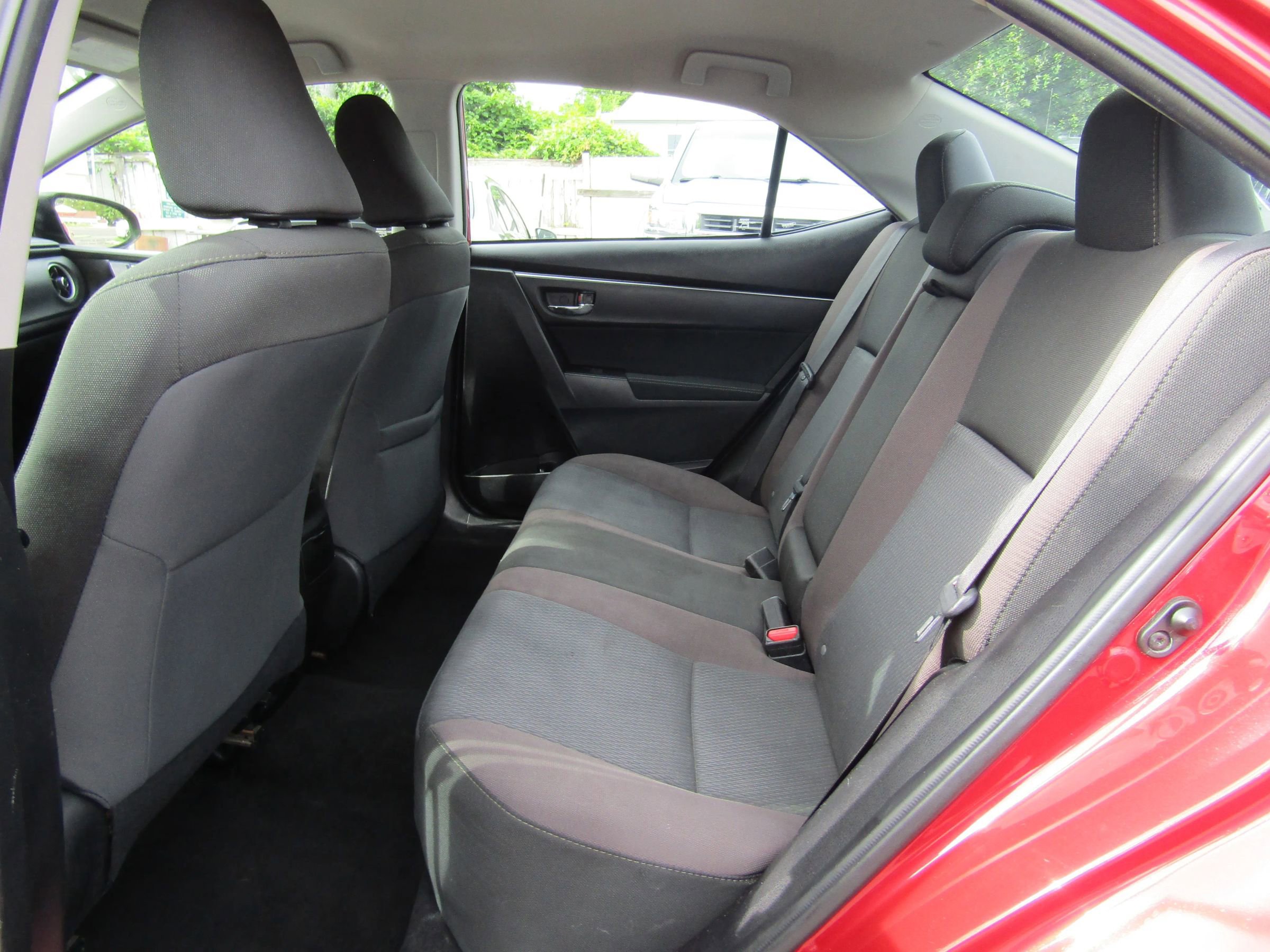 Used 2017 Toyota Corolla LE image 11