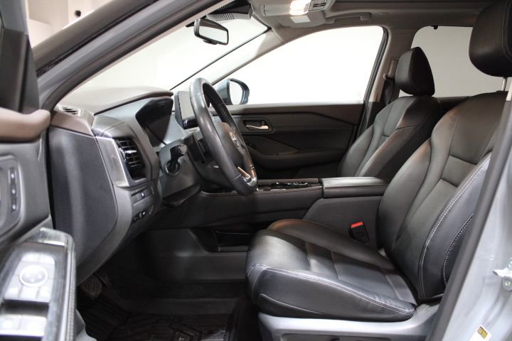 Used 2023 Nissan Rogue SL w/ SL Premium Package image 18