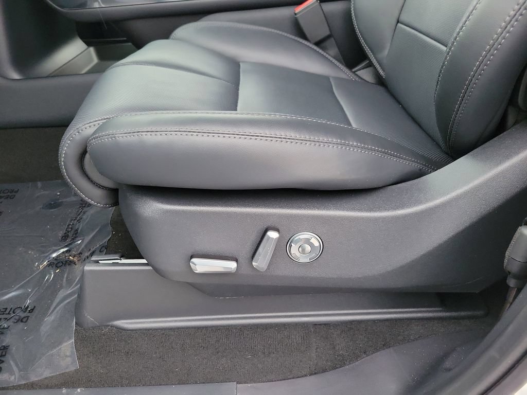New 2026 Lincoln Navigator Reserve w/ Jet Appearance Package AWD/4WD image 9