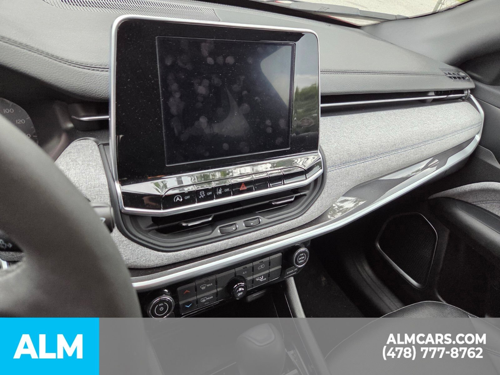 Used 2025 Jeep Compass Latitude AWD/4WD image 9