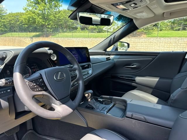 Used 2025 Lexus ES 350 w/ Premium Package FWD image 4