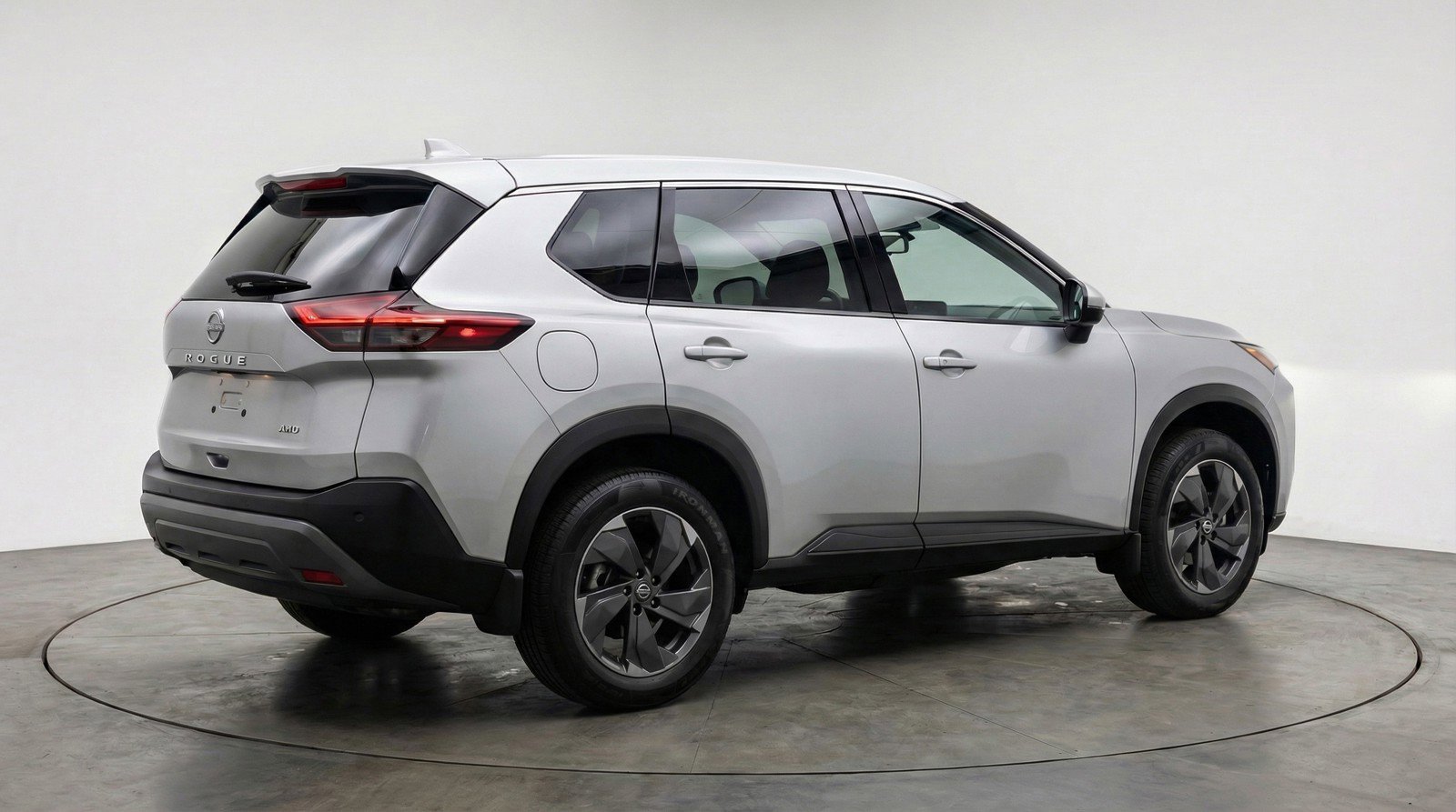 Used 2025 Nissan Rogue SV image 9